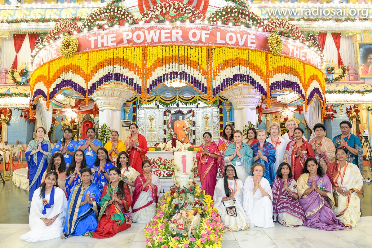 Christmas Celebrations at Prasanthi Nilayam PHOTOSVIDEOSLIVE DARSHAN